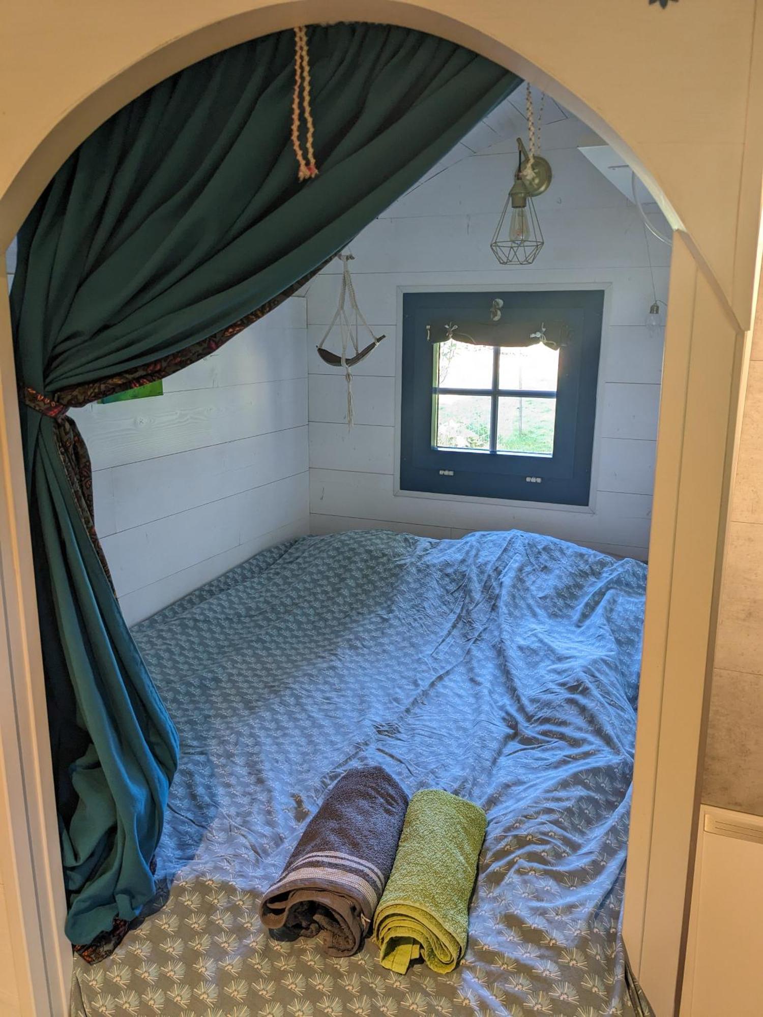 La Roulotte Tiny House Du Mond'Ideal Leval  Kültér fotó