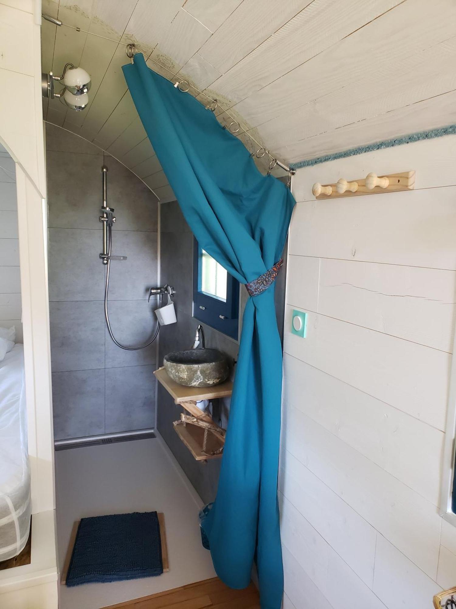 La Roulotte Tiny House Du Mond'Ideal Leval  Kültér fotó