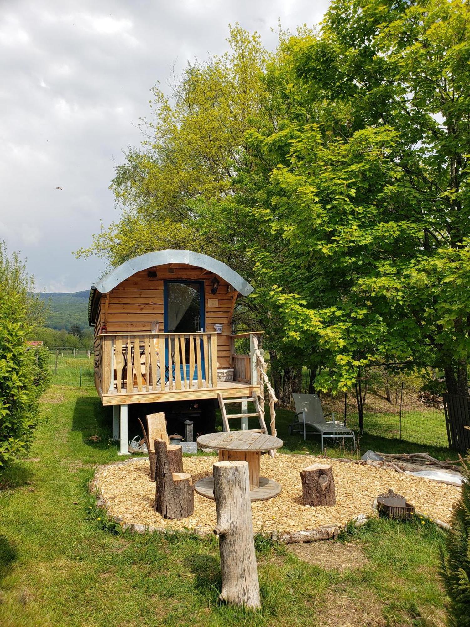 La Roulotte Tiny House Du Mond'Ideal Leval  Kültér fotó
