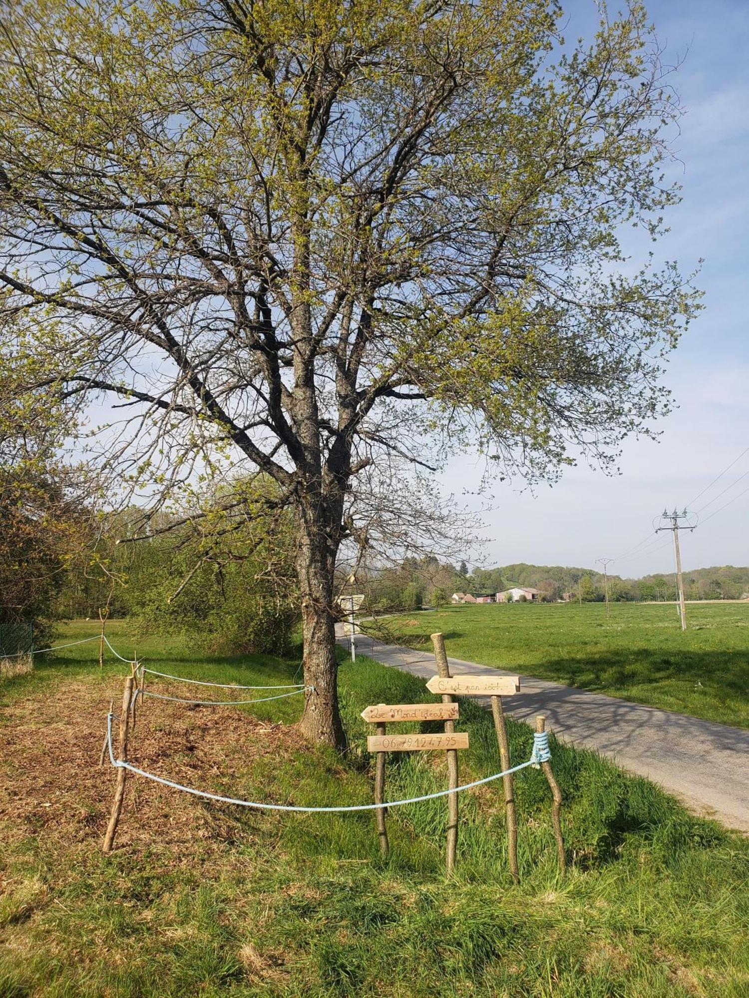 La Roulotte Tiny House Du Mond'Ideal Leval  Kültér fotó