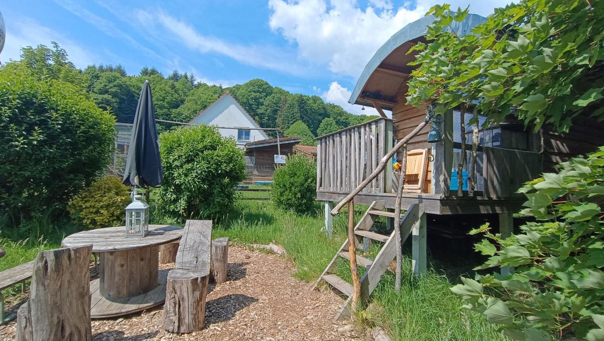 La Roulotte Tiny House Du Mond'Ideal Leval  Kültér fotó